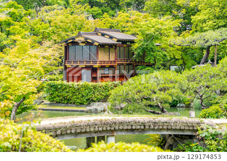 相楽園（三田藩士　小寺氏の邸宅と庭園）池泉回遊式日本庭園と舟屋形　神戸市中央区下山手通 129174853