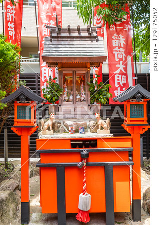 神戸八社巡り　四宮神社（生田裔神八社の四柱目）境内社　稲荷神社（三義稲荷大明神）神戸市中央区中山手通 129175052