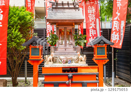 神戸八社巡り　四宮神社（生田裔神八社の四柱目）境内社　稲荷神社（三義稲荷大明神）神戸市中央区中山手通 129175053