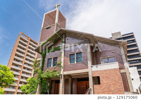 神戸聖ミカエル教会　礼拝堂と尖塔　神戸市中央区下山手通 129175060