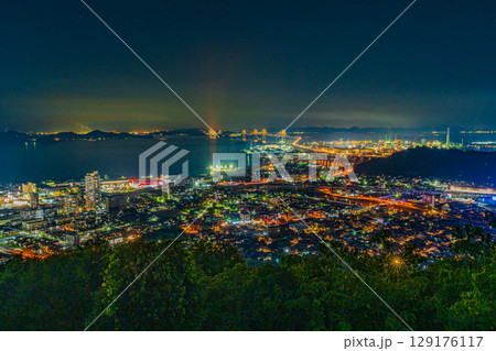 青ノ山から眺める夜景～瀬戸大橋と宇多津の街並み～ 129176117