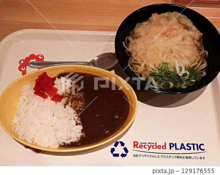 大阪開催 関西万博 2025  まねきの駅そばとカレーライス 129176555