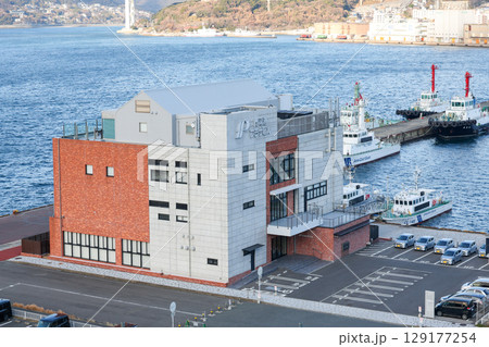 北九州市　門司港　関門海峡ミュージアムからの眺め　門司港プラザビル 129177254