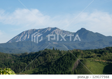 日本の鳥取県の大山の美しい風景 日本の鳥取県の大山の美しい風景 129177568