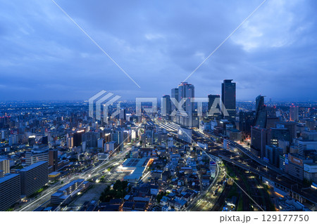 早朝のJR名古屋駅周辺(名古屋プリンスホテルスカイタワーより) 早朝のJR名古屋駅周辺(名古屋プリンスホテルスカイタワーより) 129177750