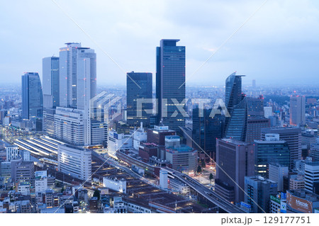 早朝のJR名古屋駅周辺（名古屋プリンスホテルスカイタワーより） 129177751