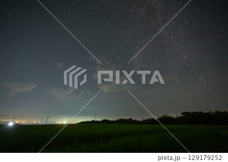 日本の鳥取県のとても美しい星空 129179252