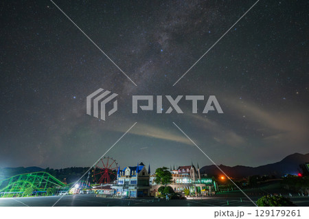 日本の鳥取県のとても美しい星空 129179261