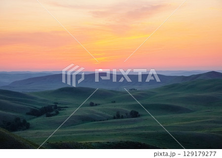 sun disk is setting in the mountains 129179277