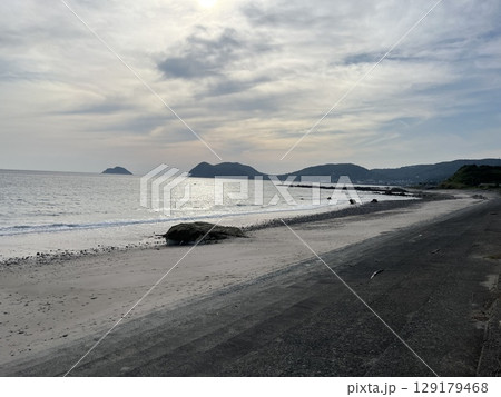 静かな浜辺 129179468