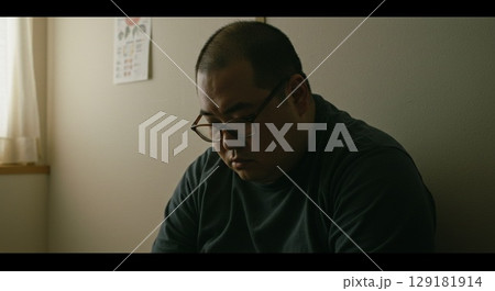 引きこもり男性 引きこもり男性 129181914