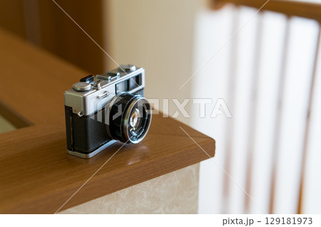古いフィルムカメラ 129181973