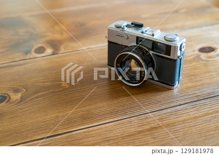 古いフィルムカメラ 129181978