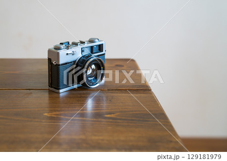 古いフィルムカメラ 129181979