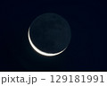夜空に浮かぶ月 129181991