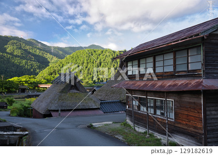 山の京都　かやぶきの里から望む美山の山並み1 129182619