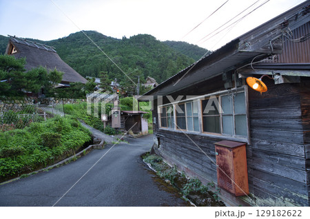 山の京都　かやぶきの里　趣のある建物2 129182622