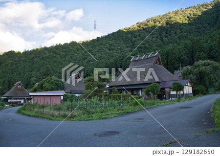 山の京都 美山ののどかな田園風景とかやぶき屋根1 山の京都 美山ののどかな田園風景とかやぶき屋根1 129182650