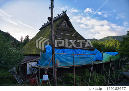 山の京都 美山かやぶきの里茅葺き屋根の葺き替え2 山の京都 美山かやぶきの里茅葺き屋根の葺き替え2 129182677