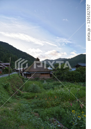 山の京都 美山かやぶきの里 集落と山並み2 山の京都 美山かやぶきの里 集落と山並み2 129182707