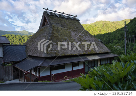 山の京都 美山かやぶきの里 集落と山並み7 山の京都 美山かやぶきの里 集落と山並み7 129182714