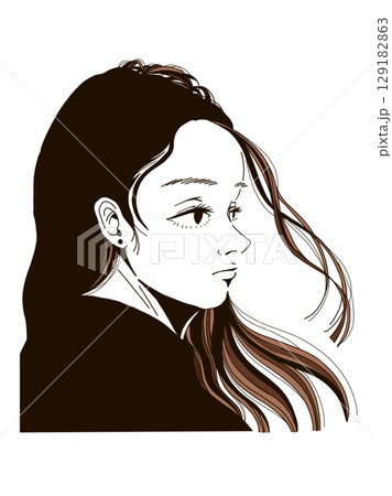 髪をなびかせる若い女性の横顔 129182863