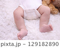 赤ちゃんの小さなあんよ 129182890