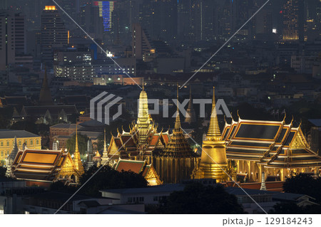 Top view of The Grand Palace and The Emerald Buddha Temple at night time. 129184243