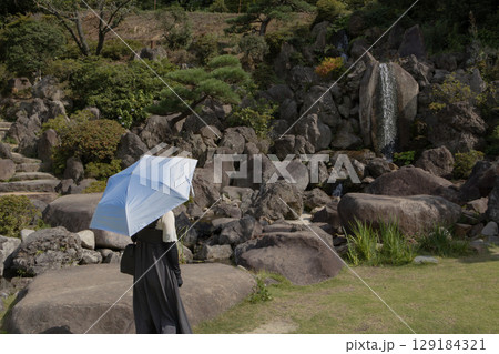庭園を歩く 129184321