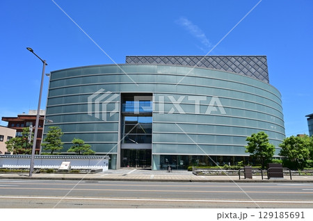 福井県国際交流会館の外観 129185691