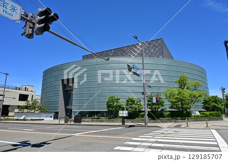 福井県国際交流会館の外観 129185707