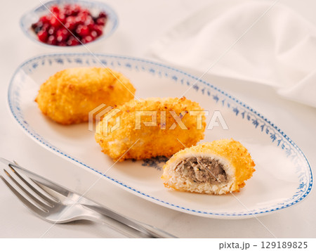 Crispy breaded cutlet. Three perfect crunchy cutlet on plate. Delicious fried cutlets in bread crumbs made from beef, pork, chicken meat or fish Crispy breaded cutlet. Three perfect crunchy cutlet on plate. Delicious fried cutlets in bread crumbs made from beef, pork, chicken meat or fish 129189825