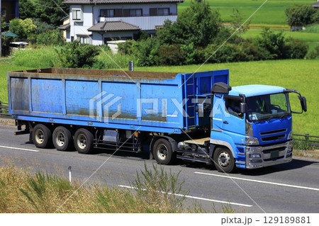 スクラップ運搬車両 129189881