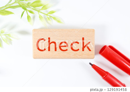 赤文字の"Check"と赤ペンのイメージ 129191458