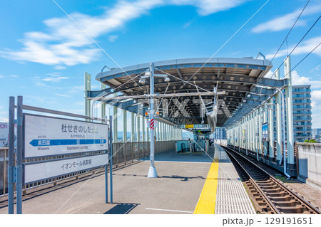杜せきのした駅　仙台空港アクセス線　プラットホーム　線路敷き　高架 129191651