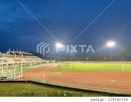 夕暮れの荻野運動公園 夕暮れの荻野運動公園 129192159