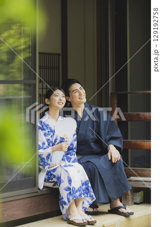 浴衣を着た男女 浴衣を着た男女 129192758