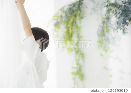 爽やかな女性 129193010
