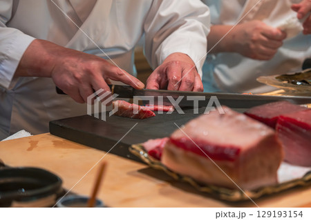 【#料亭】板前の手元 【#料亭】板前の手元 129193154