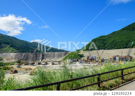 2025年8月ダム工事現場　上流展望台より　秋田県 129193224