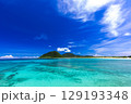 離島の青い海 129193348