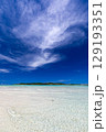 離島の青い海と空 129193351