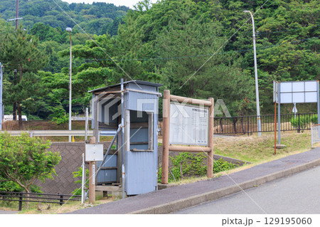 昼間のかえる島の駐車場 129195060