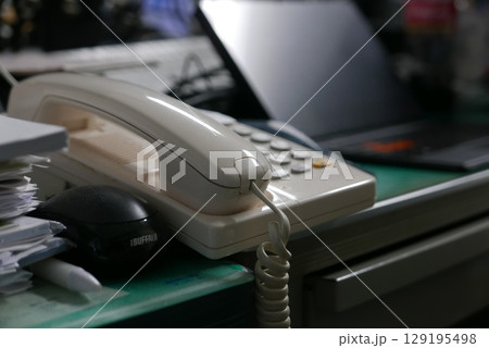 夜の事務所 夜の事務所 129195498