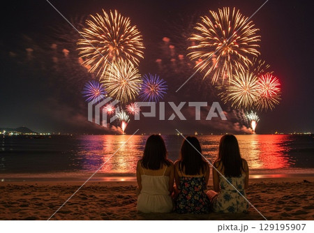 ビーチで花火大会を楽しむ女性たち 129195907