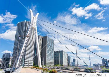 「東京都」隅田川にかかる中央大橋の風景 129196104
