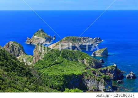 【島根県】晴天の隠岐の島の白島海岸（島後） 129196317