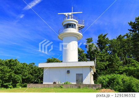 【島根県】晴天の隠岐の島の白島埼灯台(島後) 【島根県】晴天の隠岐の島の白島埼灯台(島後) 129196332