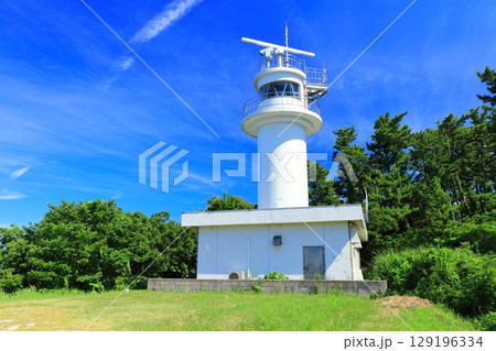 【島根県】晴天の隠岐の島の白島埼灯台（島後） 129196334