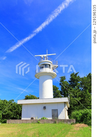 【島根県】晴天の隠岐の島の白島埼灯台(島後) 【島根県】晴天の隠岐の島の白島埼灯台(島後) 129196335